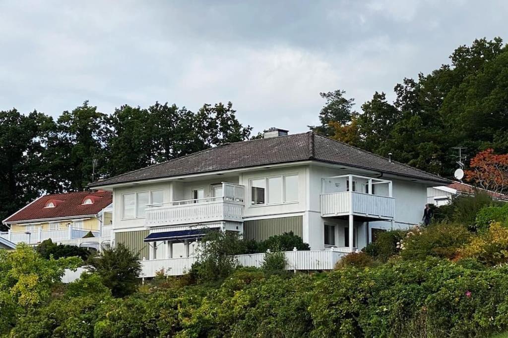 Apartment Right Next To The Golf Course And With The Ocean Just Around The Corner Ljungskile Zewnętrze zdjęcie