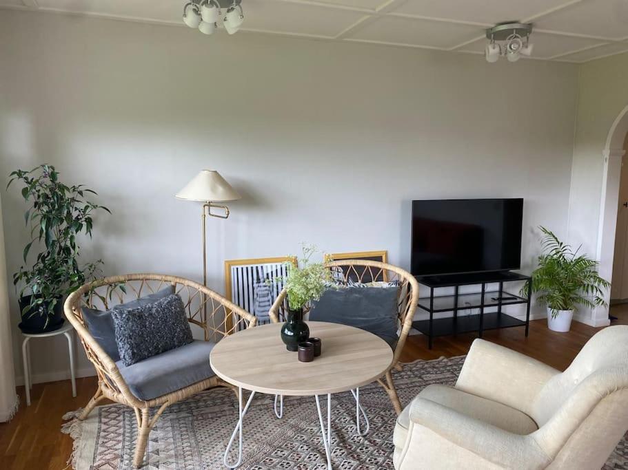 Apartment Right Next To The Golf Course And With The Ocean Just Around The Corner Ljungskile Zewnętrze zdjęcie