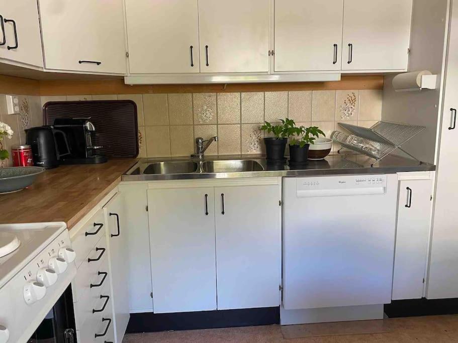 Apartment Right Next To The Golf Course And With The Ocean Just Around The Corner Ljungskile Zewnętrze zdjęcie