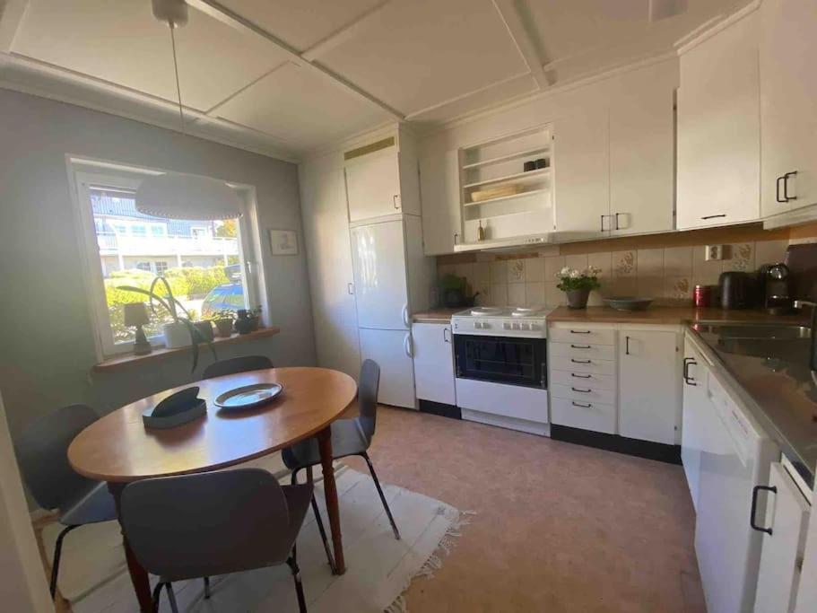 Apartment Right Next To The Golf Course And With The Ocean Just Around The Corner Ljungskile Zewnętrze zdjęcie