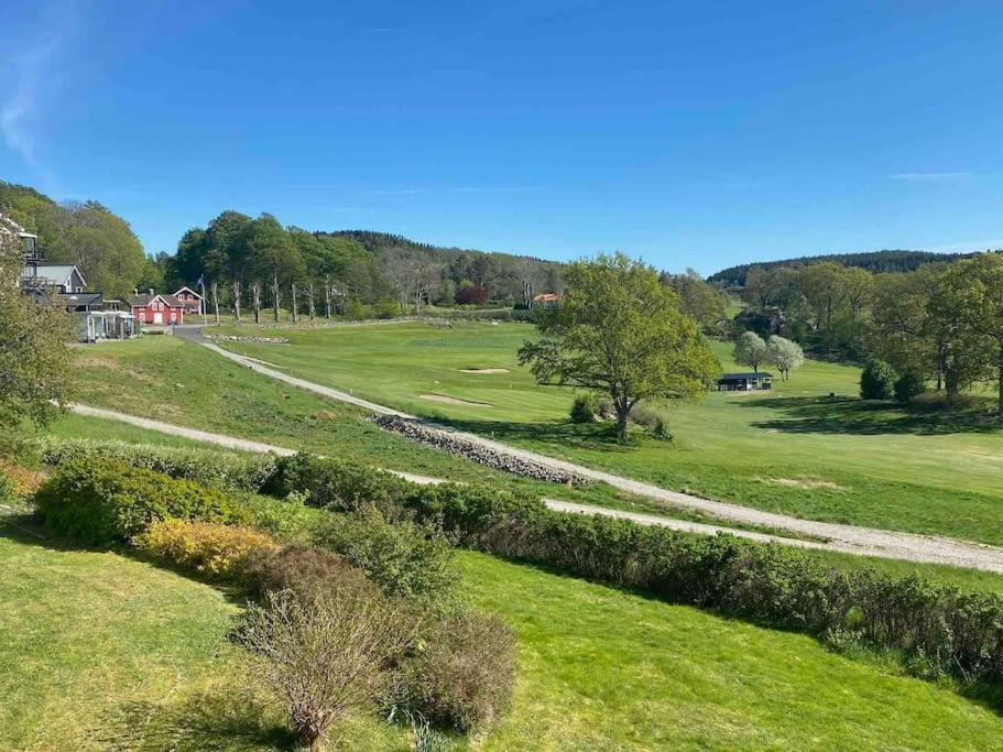 Apartment Right Next To The Golf Course And With The Ocean Just Around The Corner Ljungskile Zewnętrze zdjęcie