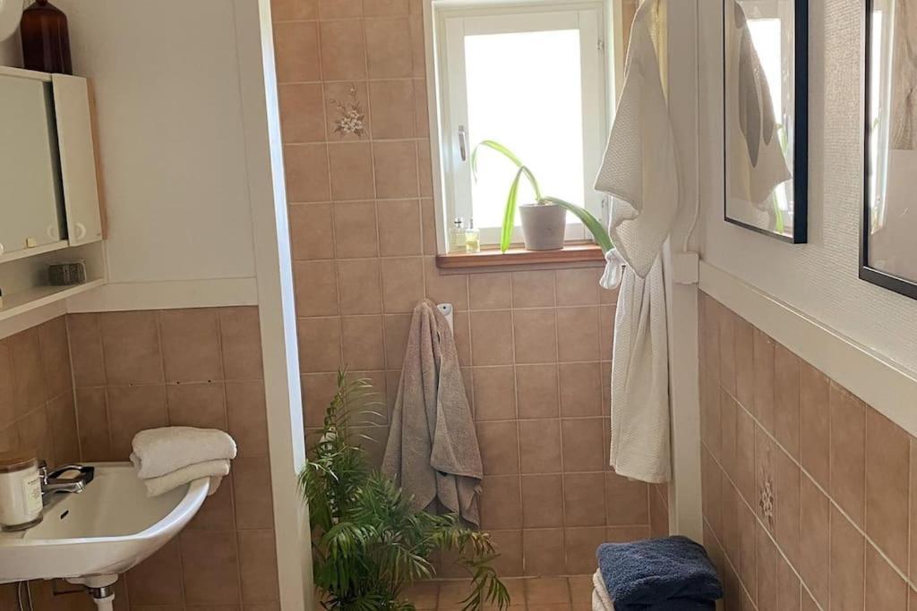 Apartment Right Next To The Golf Course And With The Ocean Just Around The Corner Ljungskile Zewnętrze zdjęcie